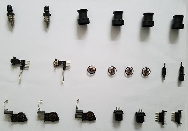 汽(qi)車模具(jù)